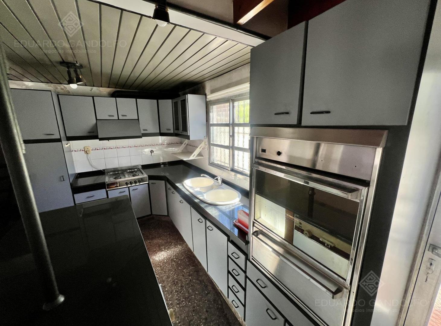 Foto de Único PH interno con 4 dorm 4 baños quincho - Apto Credito - Vta, imagen 3