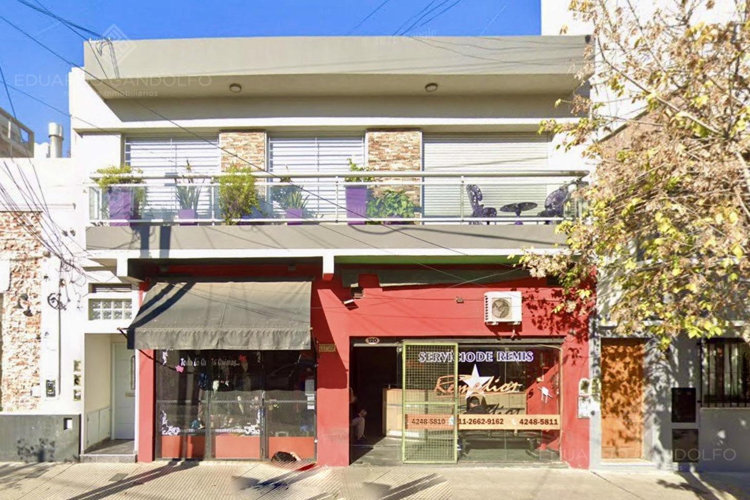 Excelente Local en la mejor cuadra de Escalada