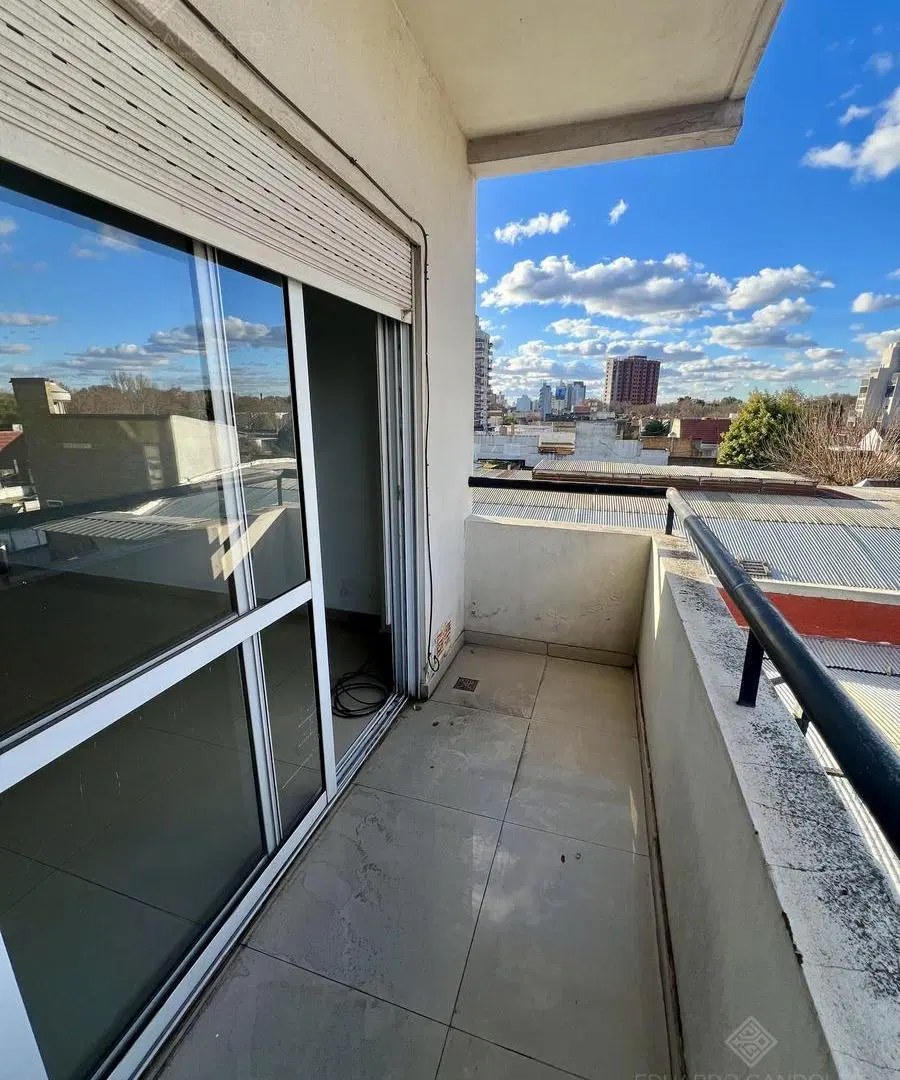Excelente 3 ambientes con balcón - Expensas, TSG y AySA incluido en el precio Final!!!! 5