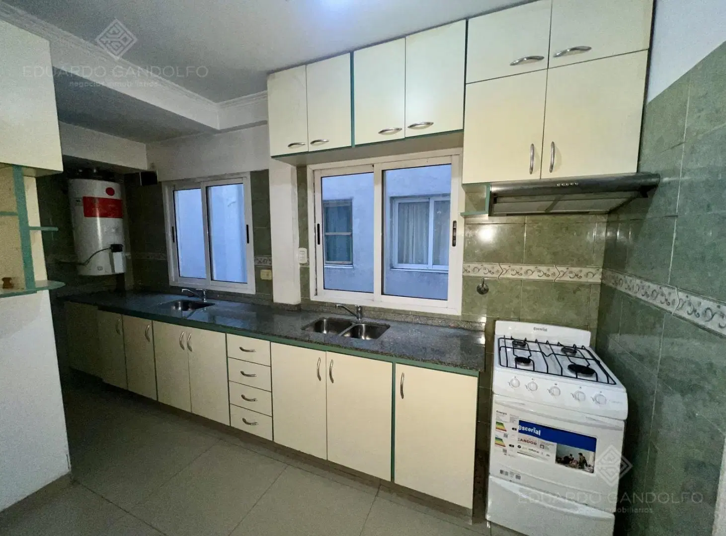 Excelente 3 ambientes con balcón - Expensas, TSG y AySA incluido en el precio Final!!!! 5
