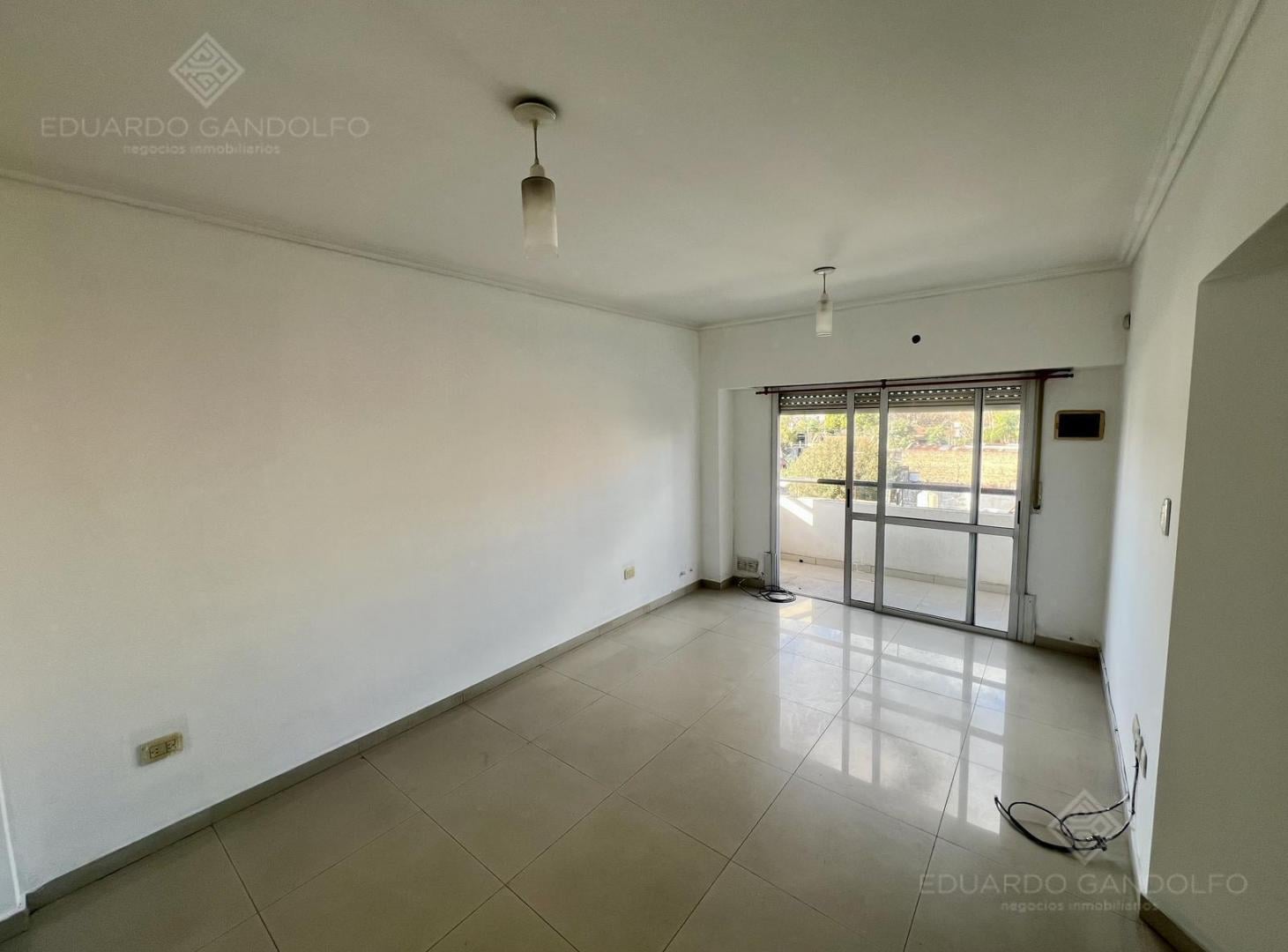 Excelente 3 ambientes con balcón - Expensas, TSG y AySA incluido en el precio Final!!!!