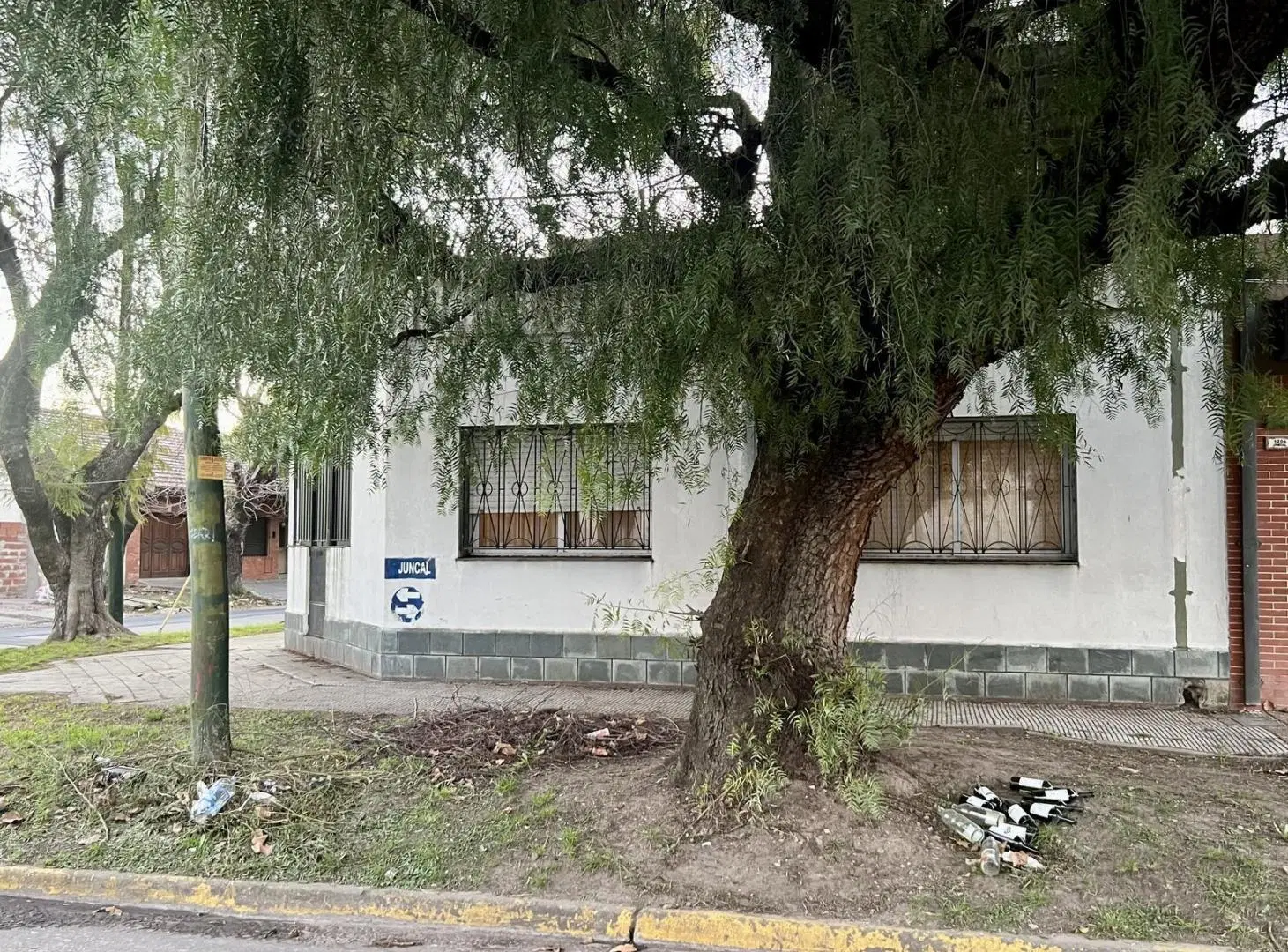 Casa de 4 ambientes en esquina - Vta Dta - Apto Crédito - OPORTUNIDAD!!!! 1