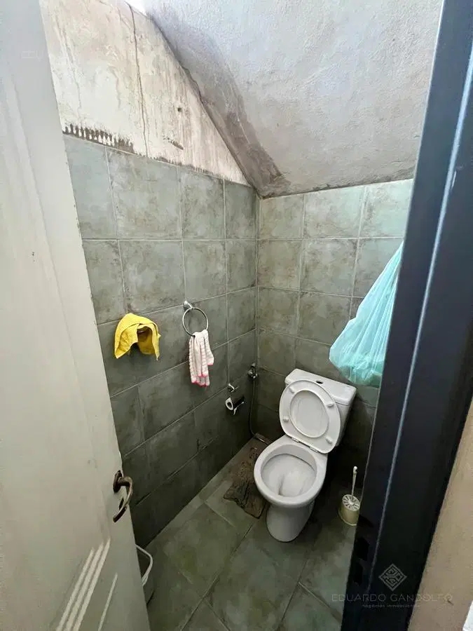 Excelente depósito en 2 plantas con montacarga, oficina y baños 2
