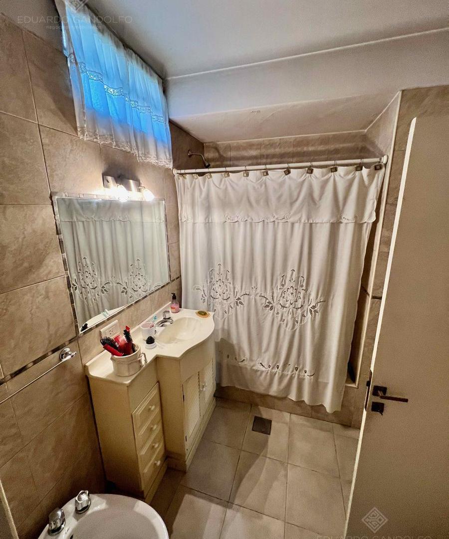 Foto de Chalet de 3 dorm, 2 baños, jardín, cocher y terraza - PERMUTA - Apto, imagen 4