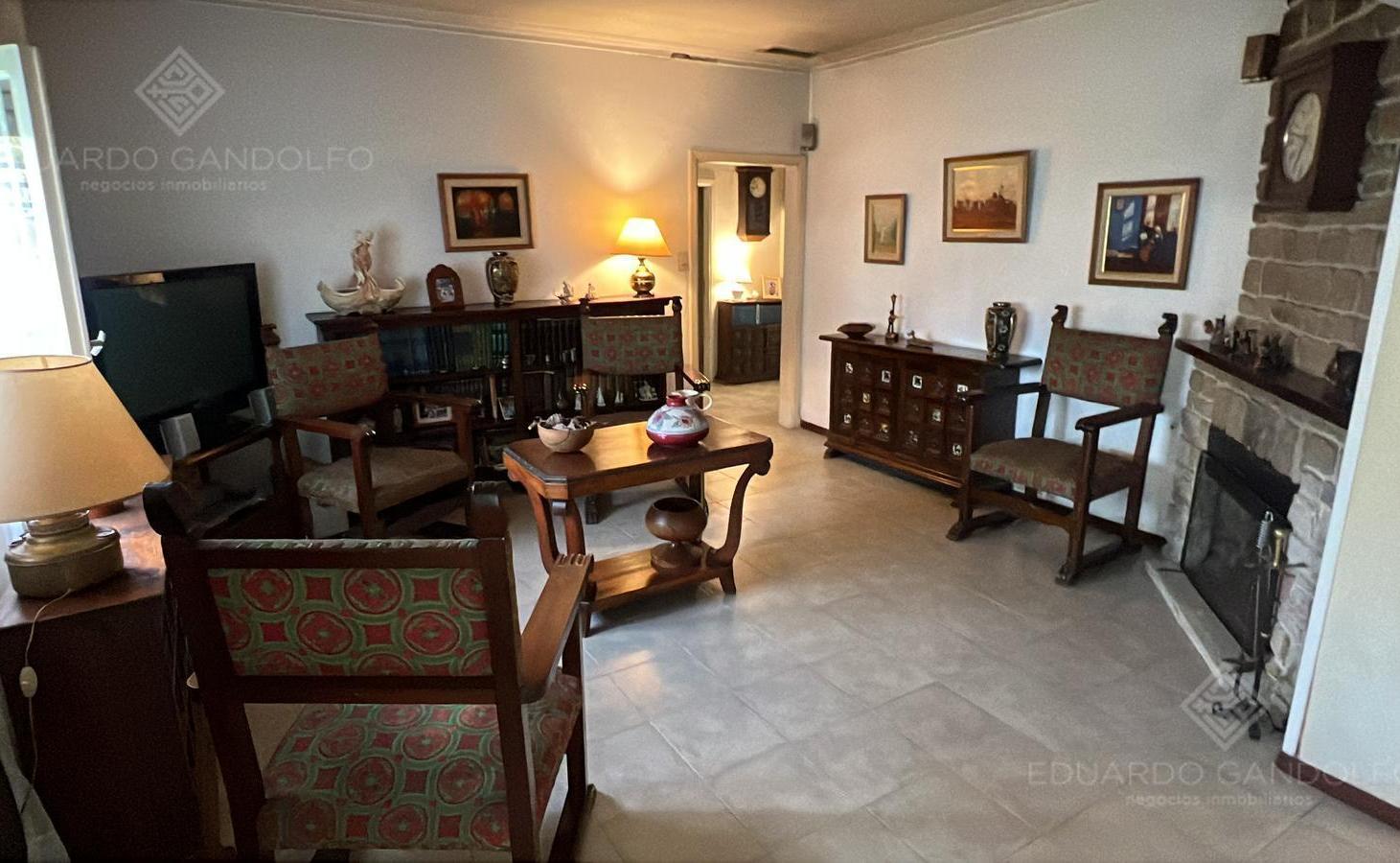 Foto de Chalet de 3 dorm, 2 baños, jardín, cocher y terraza - PERMUTA - Apto, imagen 3