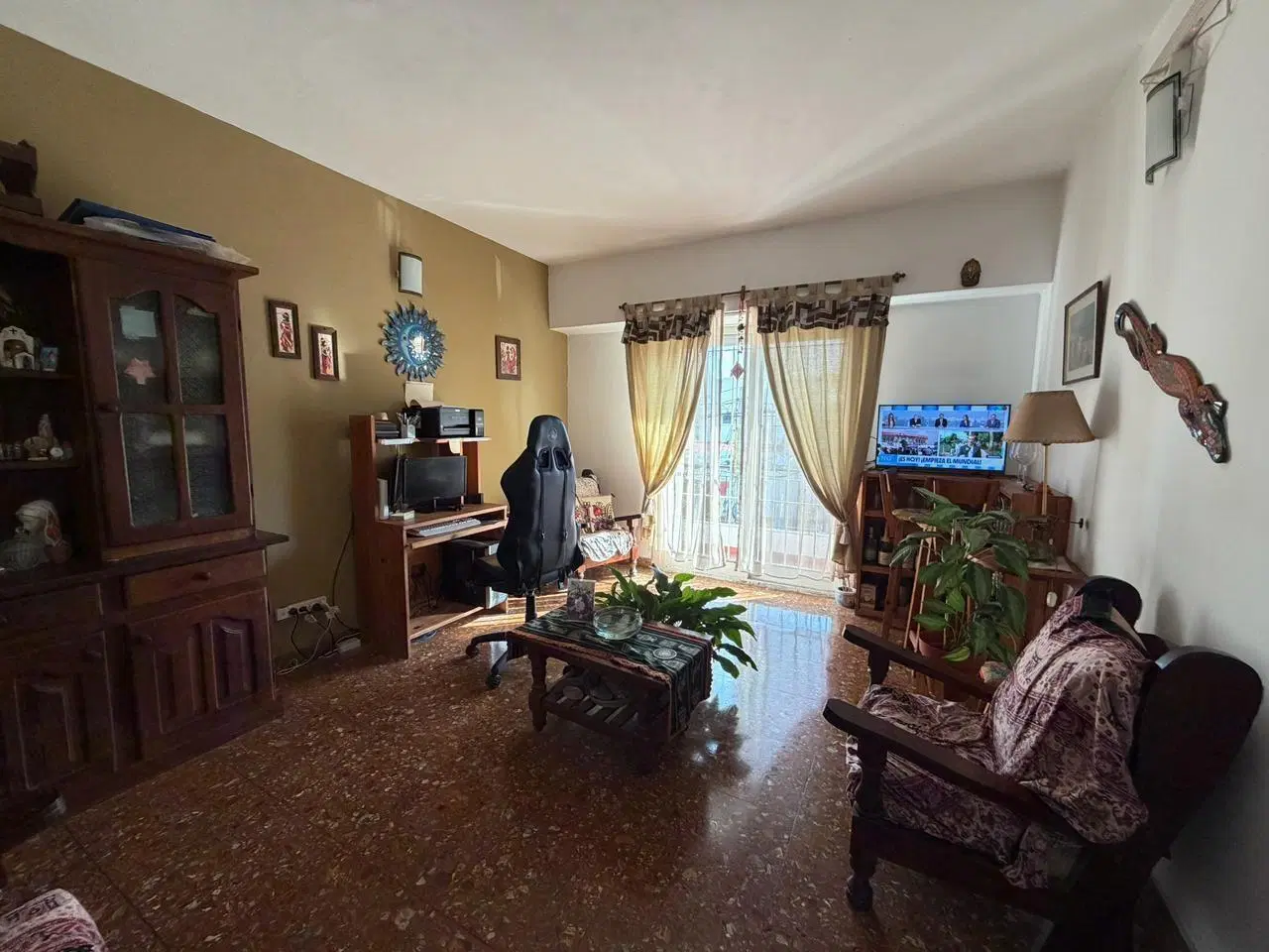 INMUEBLE 2 PLANTAS - 2/3 FAMILIAS Y/O RENTA 3