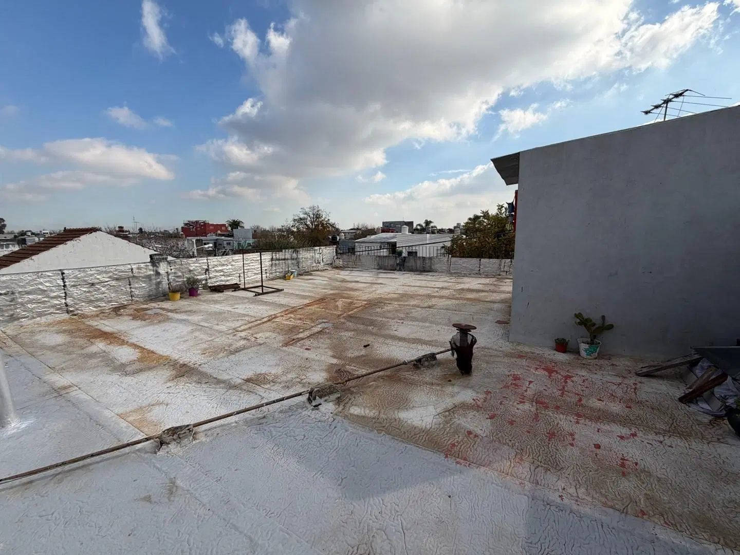 INMUEBLE 2 PLANTAS - 2/3 FAMILIAS Y/O RENTA 2