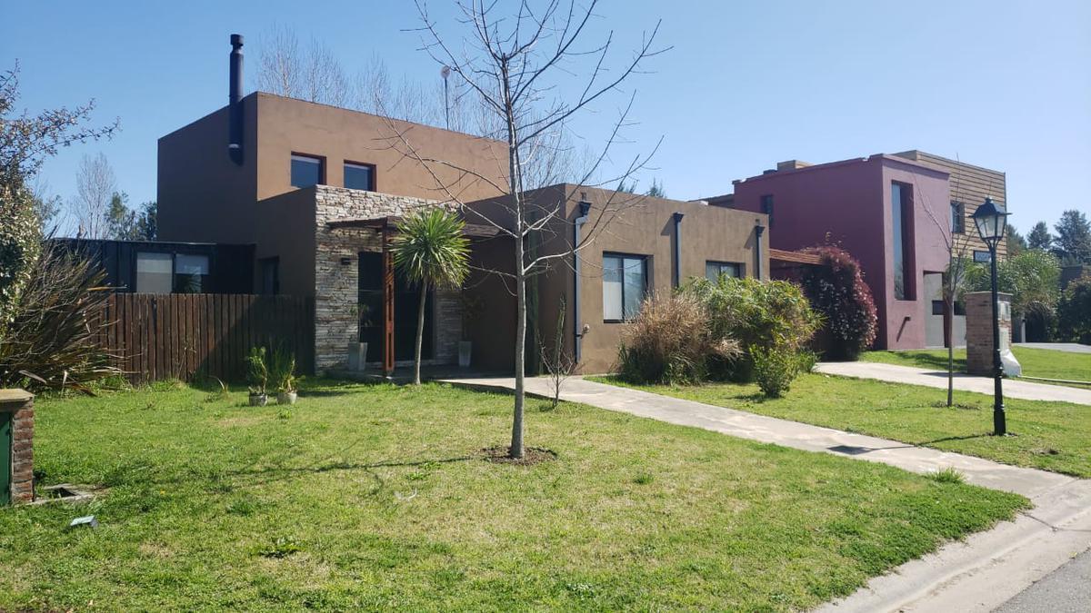 Casa en B° privado San Francisco - Villanueva