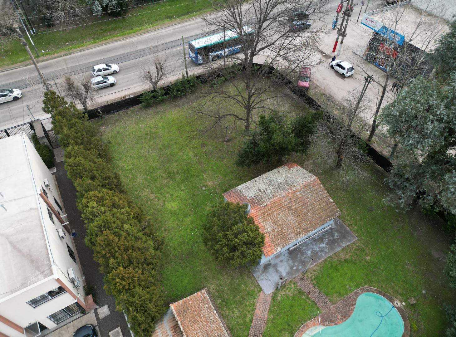 Lote en esquina de 1.230 m² con gran potencial en Pilar – Frente a Martindale