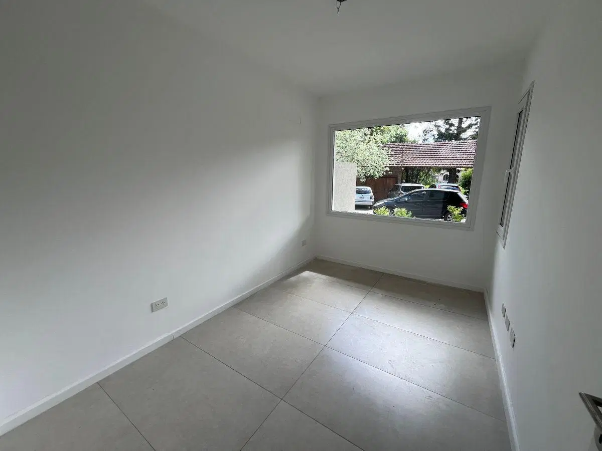 Moderna casa en complejo cerrado en Lomas de San Isidro de 3/4 dormitorios 2
