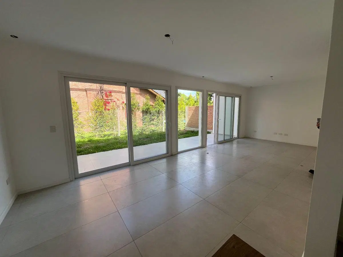 Moderna casa en complejo cerrado en Lomas de San Isidro de 3/4 dormitorios 5