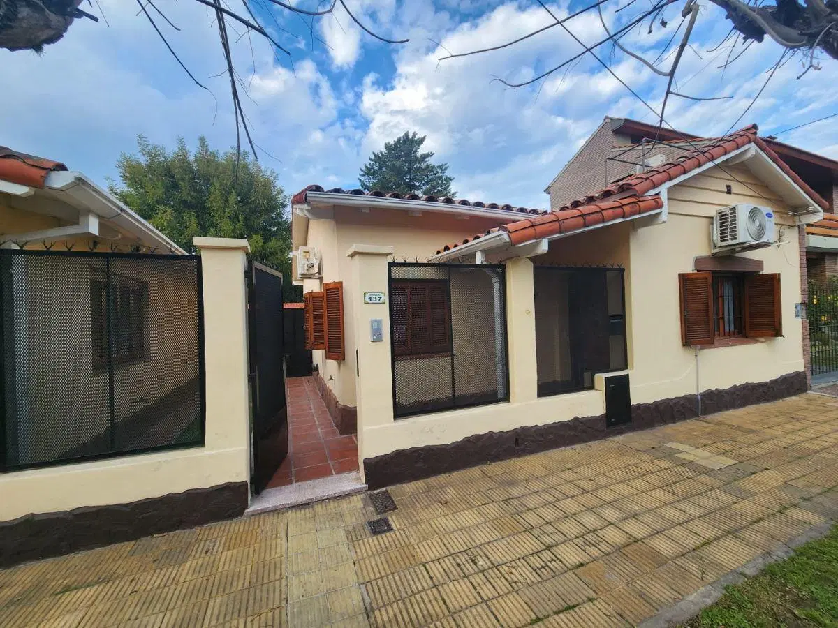 Excelente Chalet de 2 dormitorios en alquiler en la mejor zona de Beccar 3
