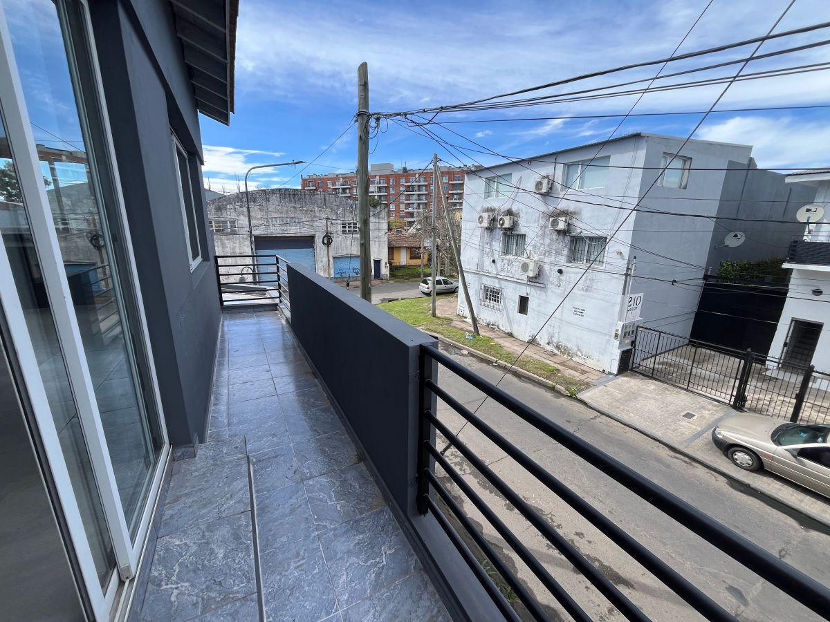 Foto de Ph en alquiler de 2 ambientes con terraza a mts del rio, imagen 1