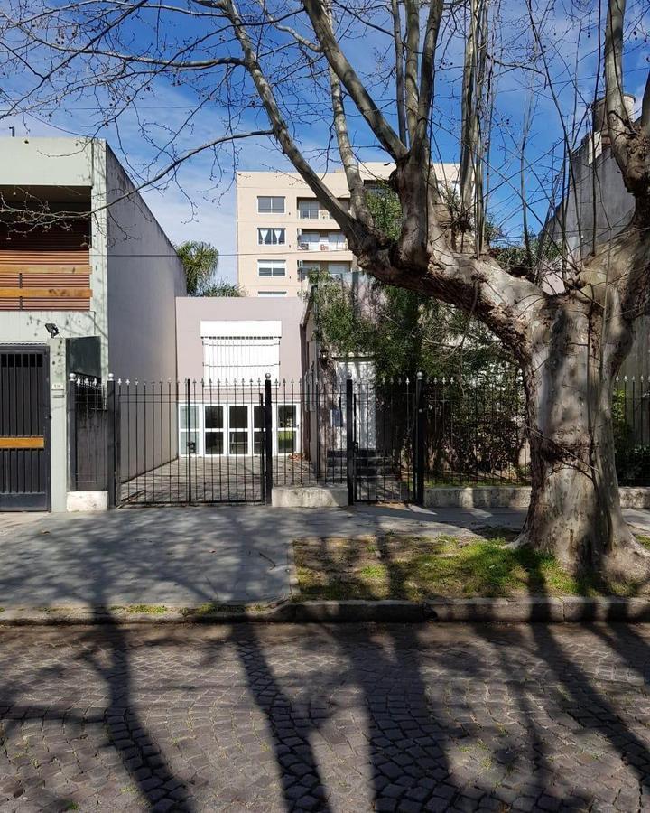 Venta - Casa a Reciclar 3 Amb. en Tigre, Gran Lote, Jardín y Excelente Ubicación 2
