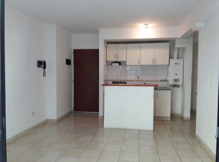 Alquiler - Departamento 2 ambientes en Victoria con balcón y cochera cubierta 3