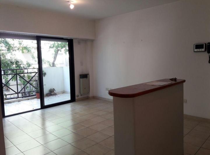 Alquiler - Departamento 2 ambientes en Victoria con balcón y cochera cubierta 2
