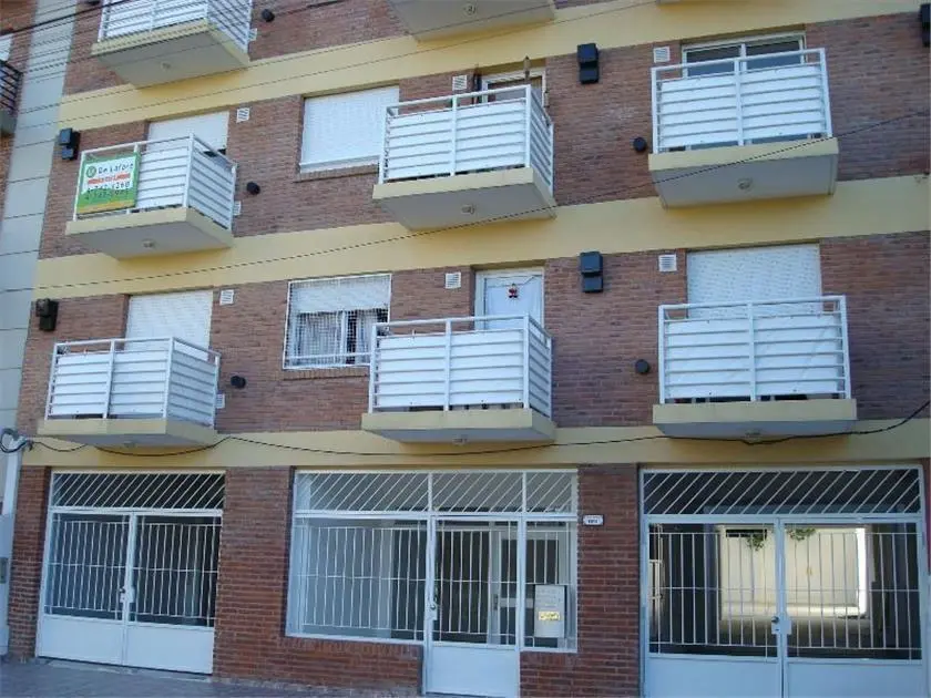 ALQUILER - Departamento. 1 Amb. balcón Victoria. 2