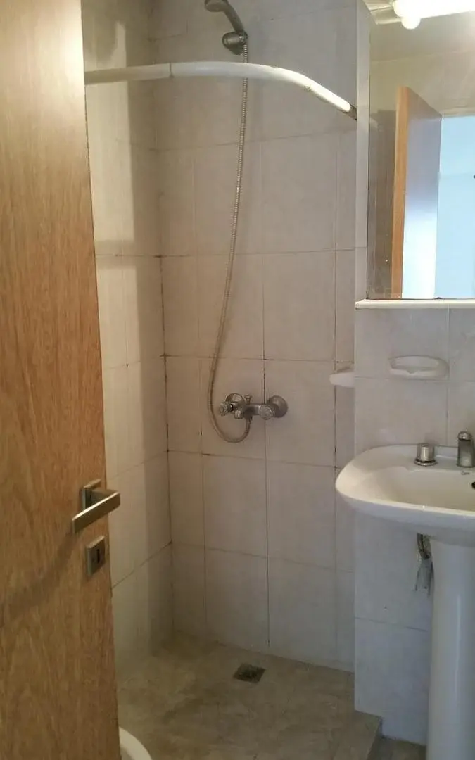 ALQUILER - Departamento. 1 Amb. balcón Victoria. 4