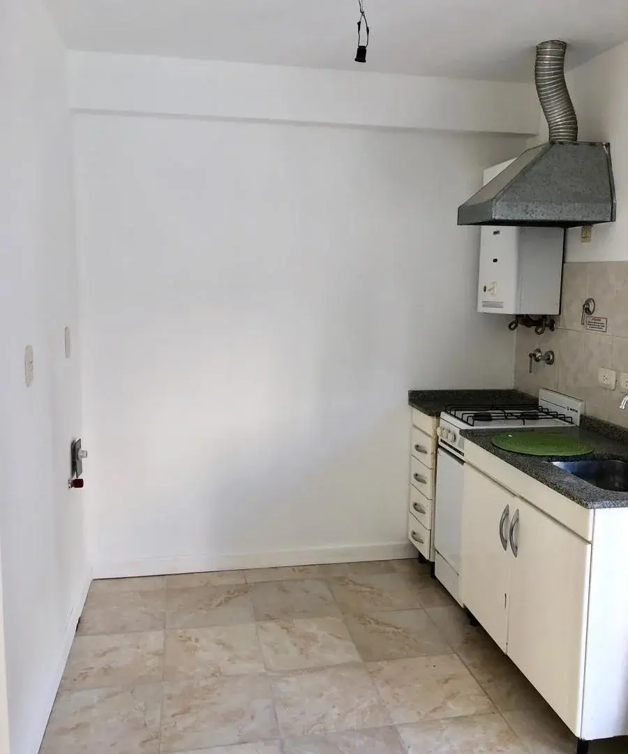 ALQUILER - Departamento. 1 Amb. balcón Victoria. 3