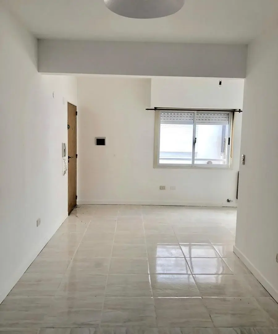 ALQUILER - Departamento. 1 Amb. balcón Victoria. 1