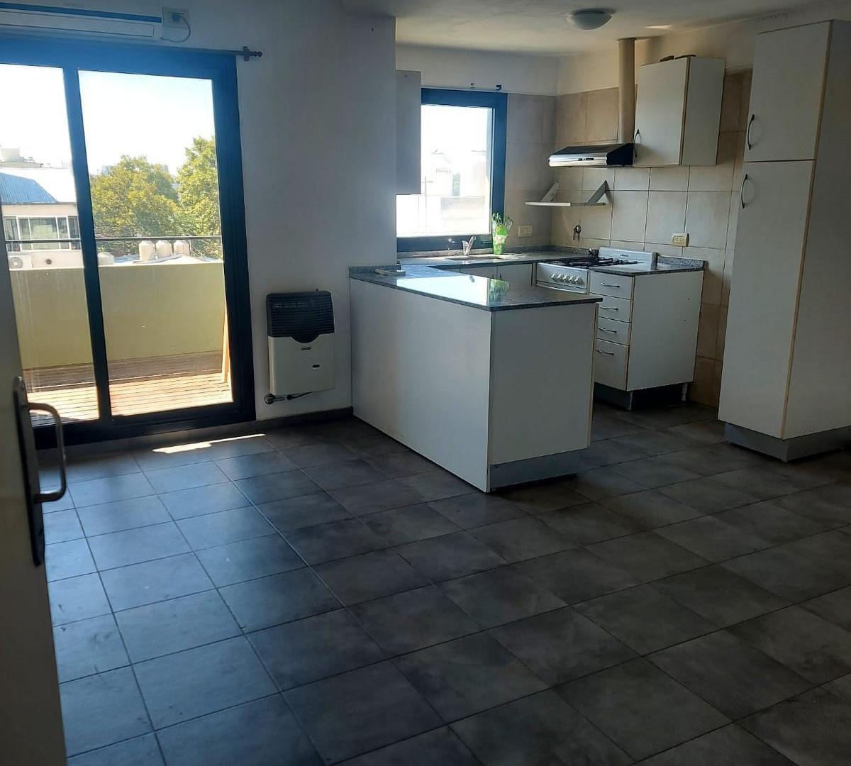 Foto de Alquiler - Departamento 2 amb en San Fernando con balcón y cochera, imagen 2