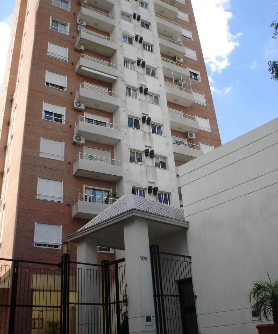 Alquiler - Departamento 2 Amb. en Beccar sobre Av. Centenario con Balcón y Amenities 3