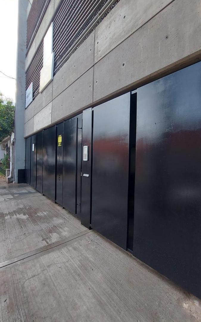 Venta - Departamento 2 ambientes en Victoria con balcón y cochera