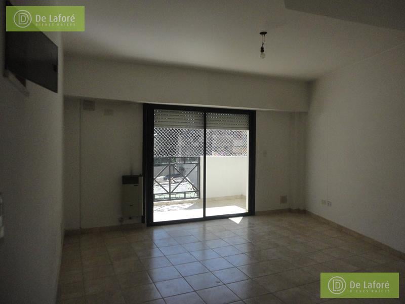 Alquiler - Departamento 2 ambientes en Victoria con balcón y cochera cubierta