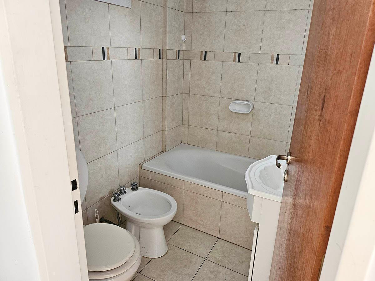 Foto de ALQUILER - Departamento 2 ambientes con balcón y cochera en San Fernando, imagen 3