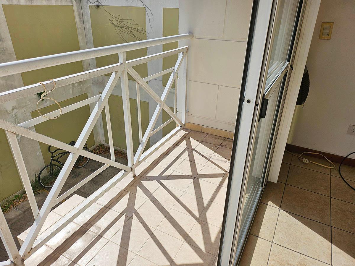 Foto de ALQUILER - Departamento 2 ambientes con balcón y cochera en San Fernando, imagen 2