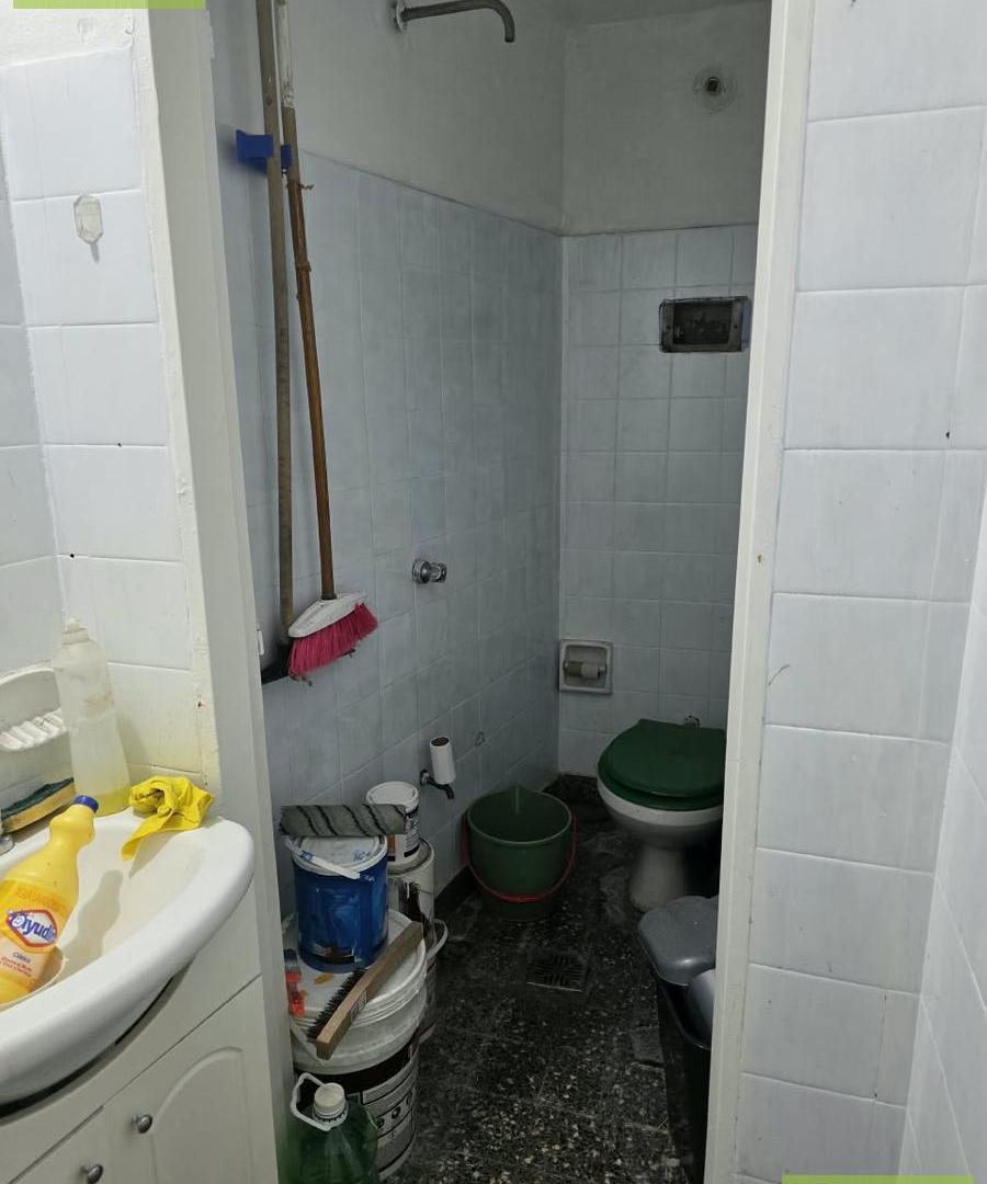 Foto de VENTA - Local comercial con baño, 27m2, orientación este, pleno centro, imagen 2