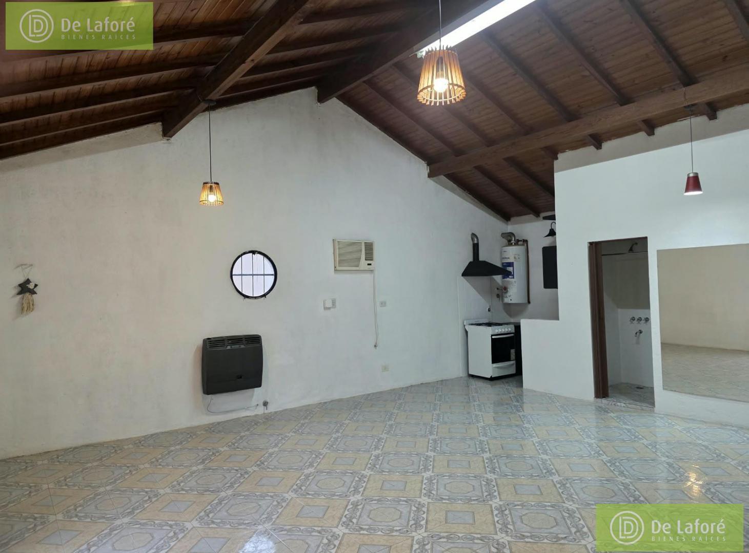 Foto de VENTA - 2 locales con baño y monoambiente en lote de 9 x 25 con jardín, imagen 1