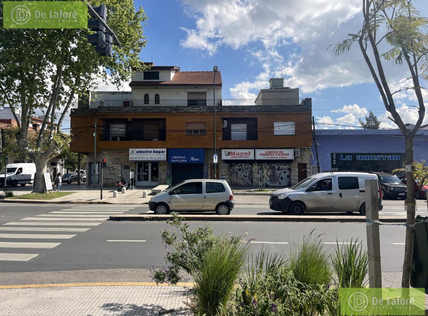 Foto de VENTA EN BLOCK - Dpto. con terraza, galpón de 126 m2 con oficina, doble, imagen 2