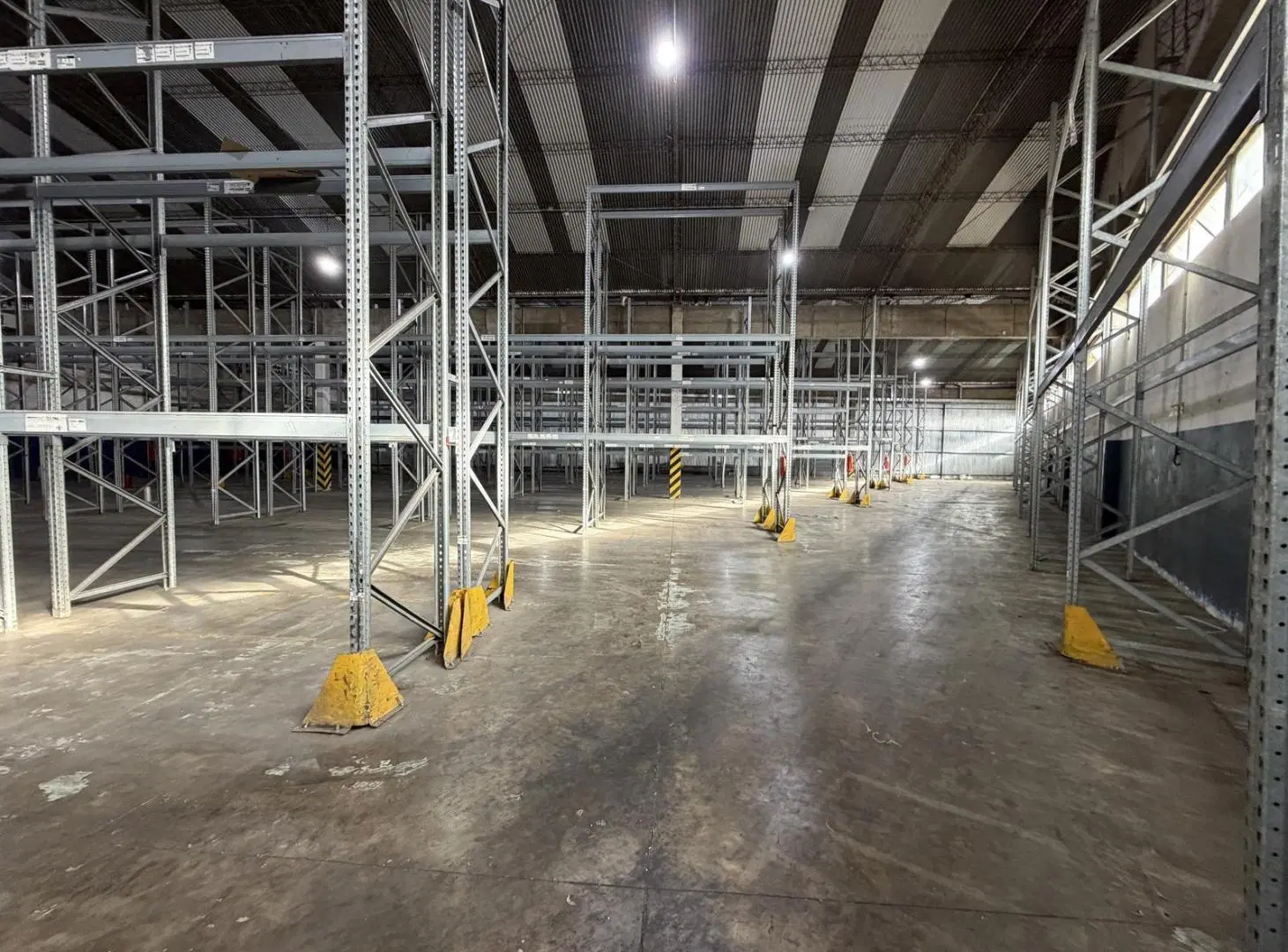 Alquiler Depósito 3.000 m2 - Garin 4