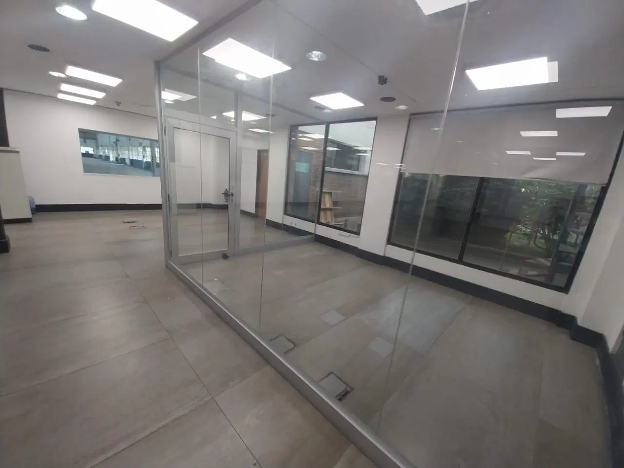 Alquila Depósito de 3600 m2 en La Tablada 4