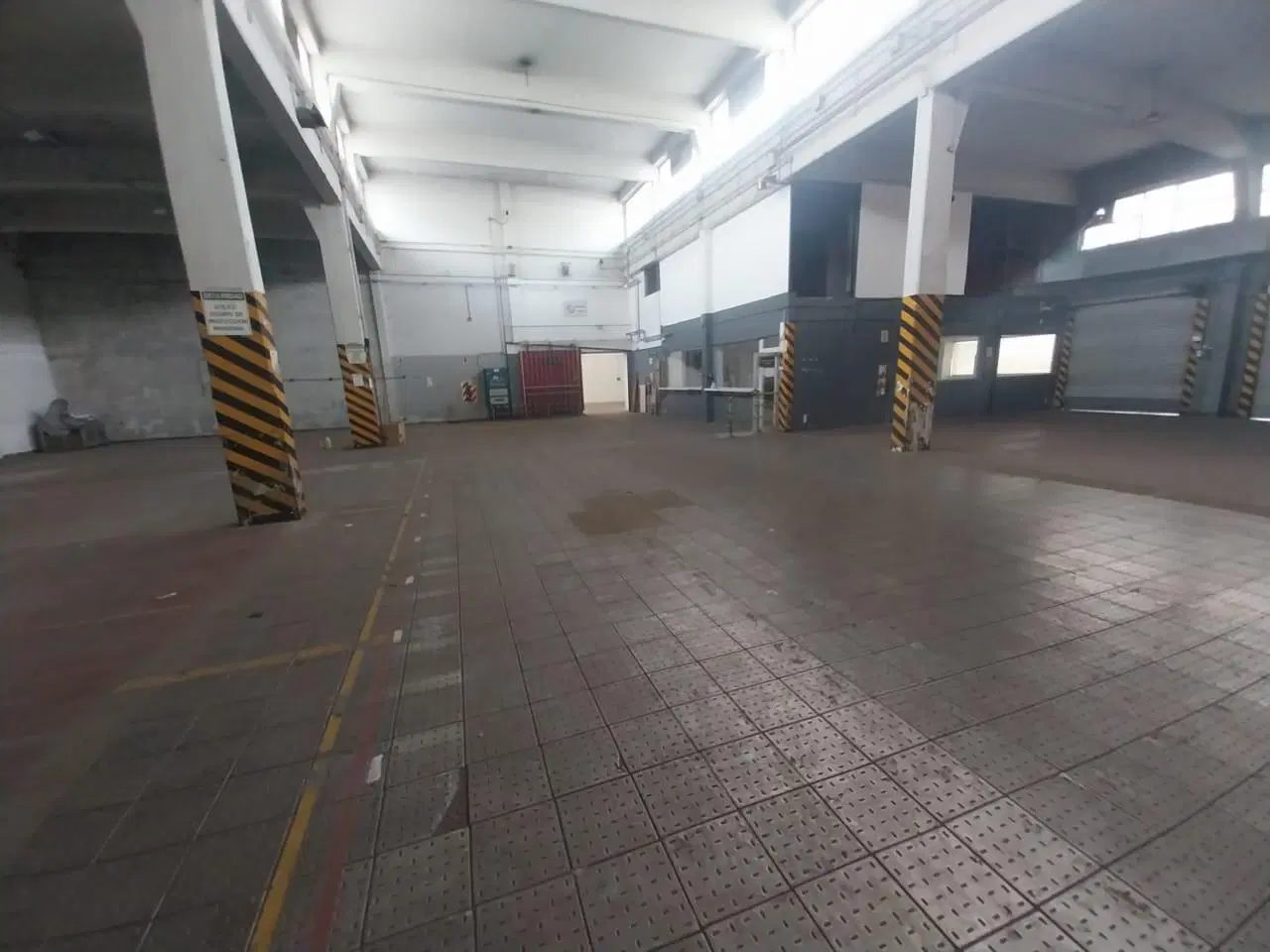 Alquila Depósito de 3600 m2 en La Tablada 1