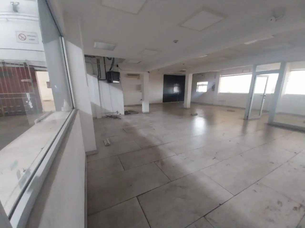 Alquila Depósito de 3600 m2 en La Tablada 3