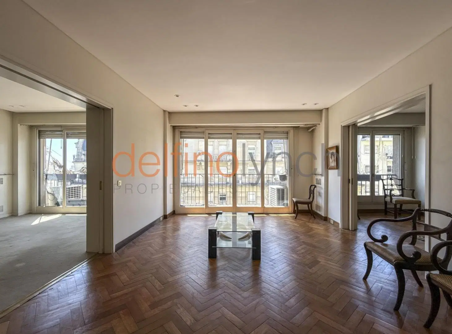 Excelente oportunidad en Av Alvear -Recoleta- en venta, piso alto con cochera 1