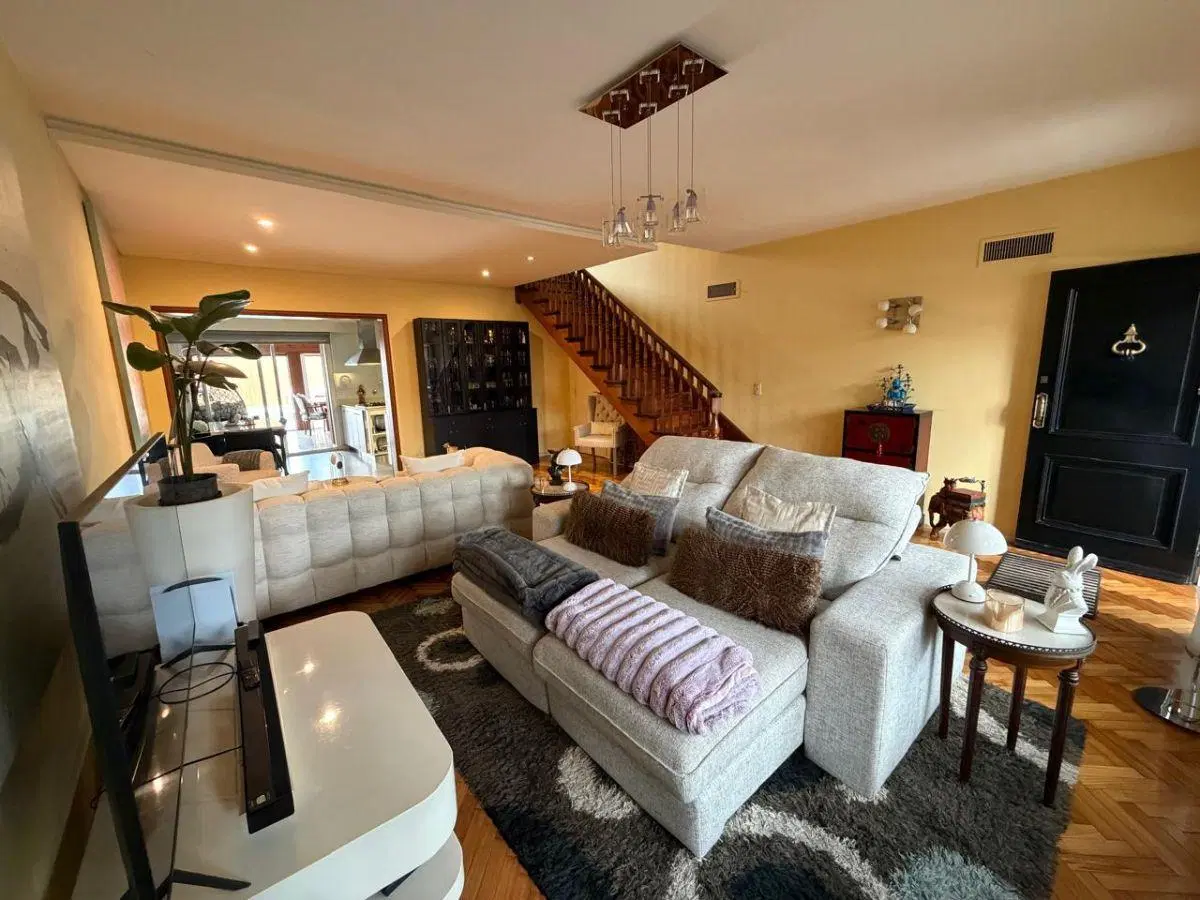 Olivos Venta. Casa 5 amb. c/ jardín y piscina 2