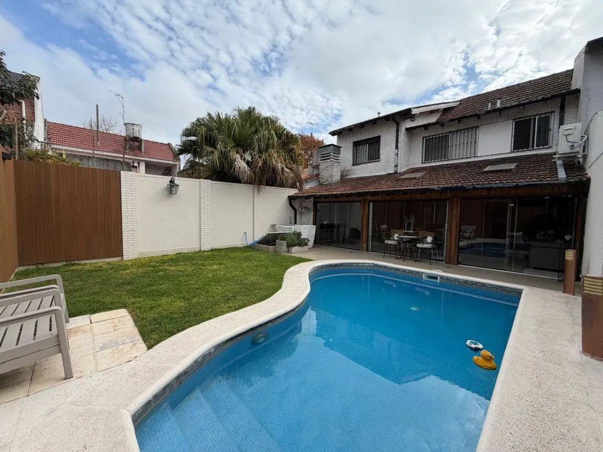 Olivos Venta. Casa 5 amb. c/ jardín y piscina 1