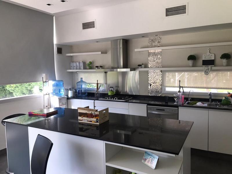 Foto de Venta Casa Exclusivo Barrio Privado Adrogue Chico, imagen 3