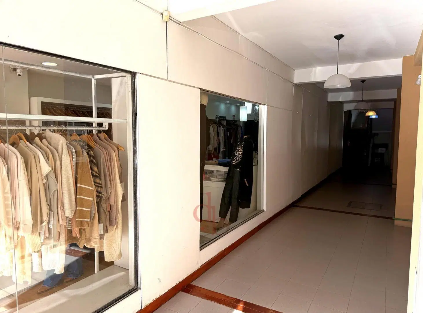 Local en venta en pleno centro de Adrogué 4