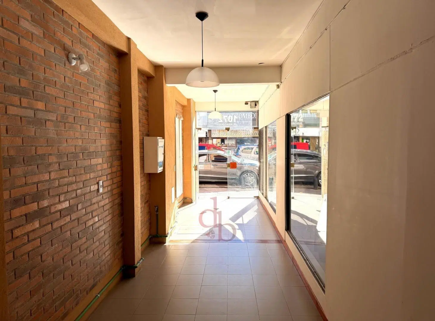 Local en venta en pleno centro de Adrogué 2