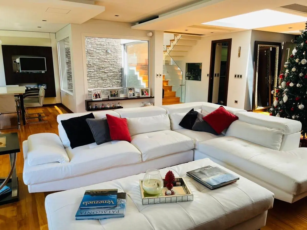 Elegante Casa -Alquiler con muebles en Martínez U$S 6.500 4
