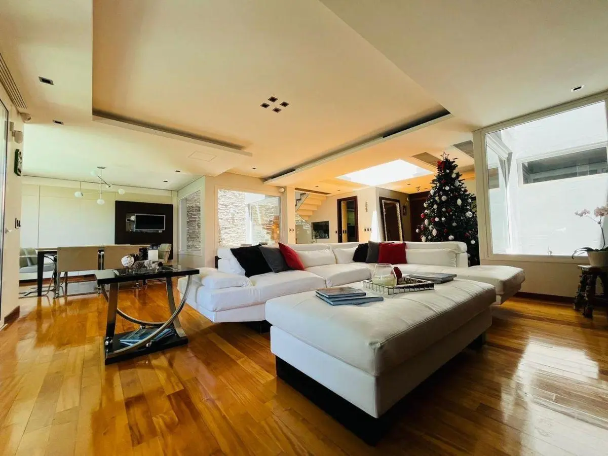 Elegante Casa -Alquiler con muebles en Martínez U$S 6.500 5