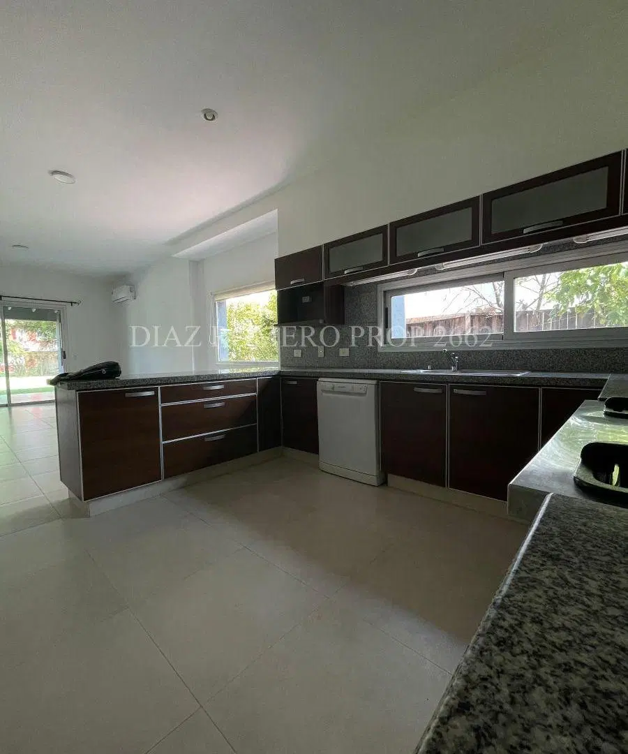 Excelente casa de 4 dormitorios -. B° Sta Barbara - Alquiler U$S 3.700 8