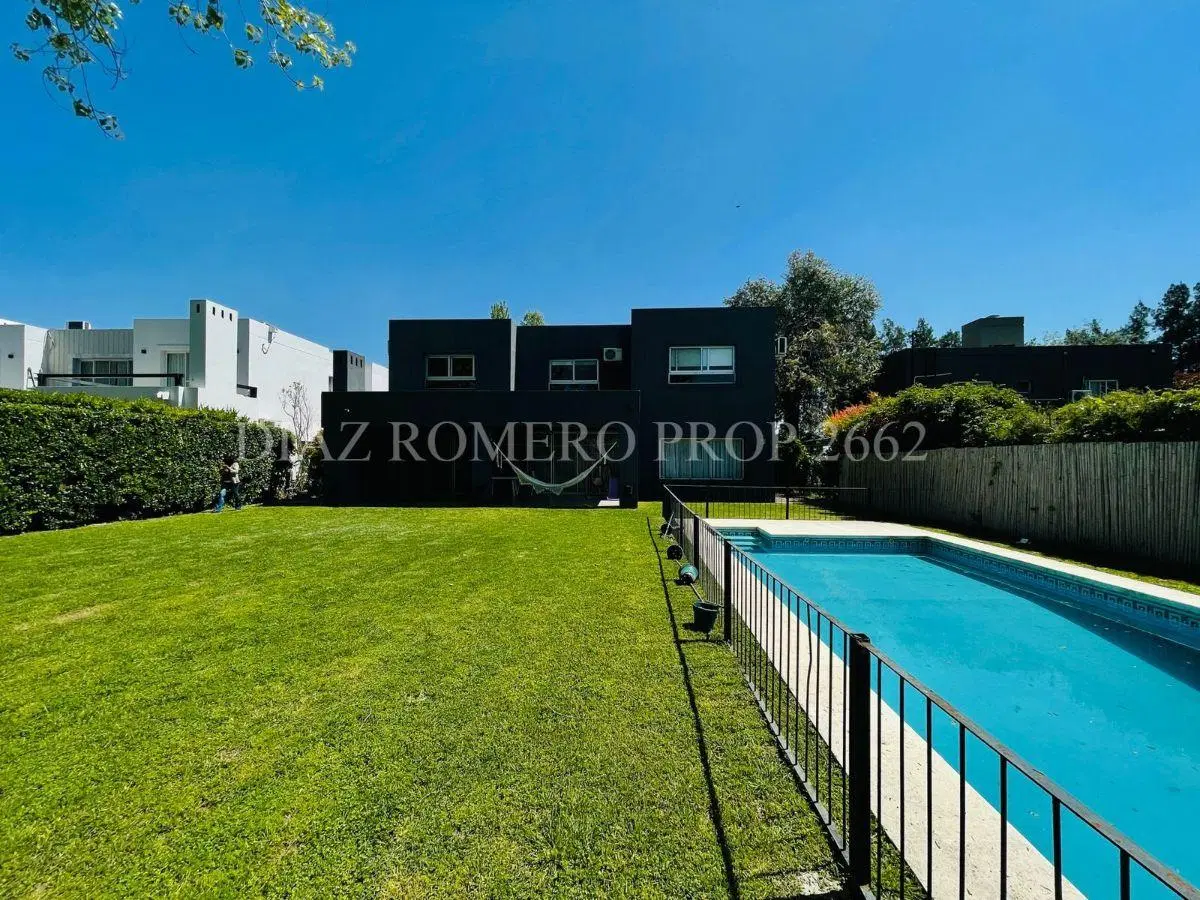 Excelente casa de 4 dormitorios -. B° Sta Barbara - Alquiler U$S 3.700 3