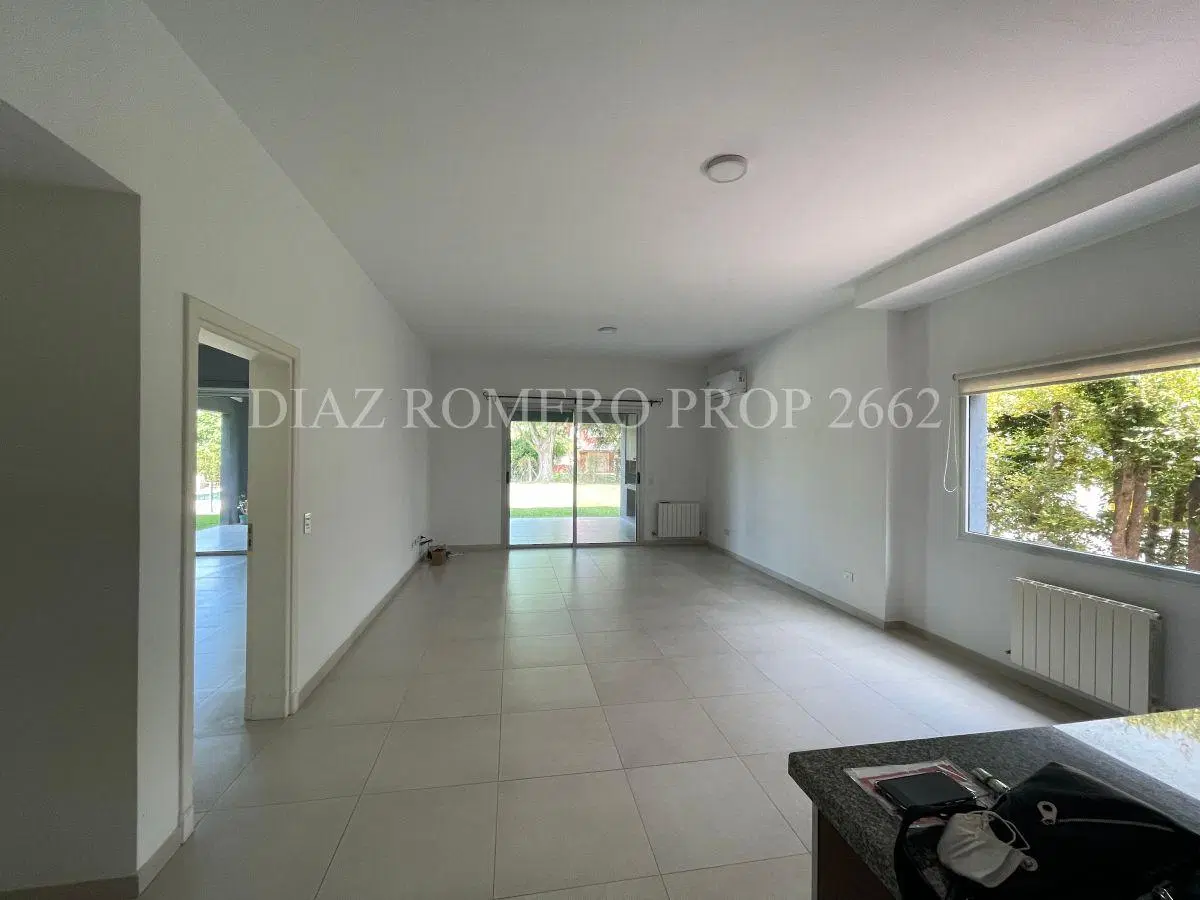 Excelente casa de 4 dormitorios -. B° Sta Barbara - Alquiler U$S 3.700 4