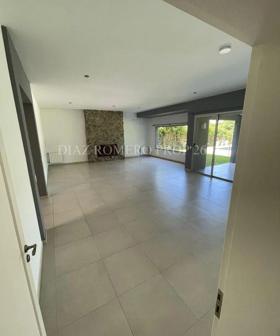 Excelente casa de 4 dormitorios -. B° Sta Barbara - Alquiler U$S 3.700 5