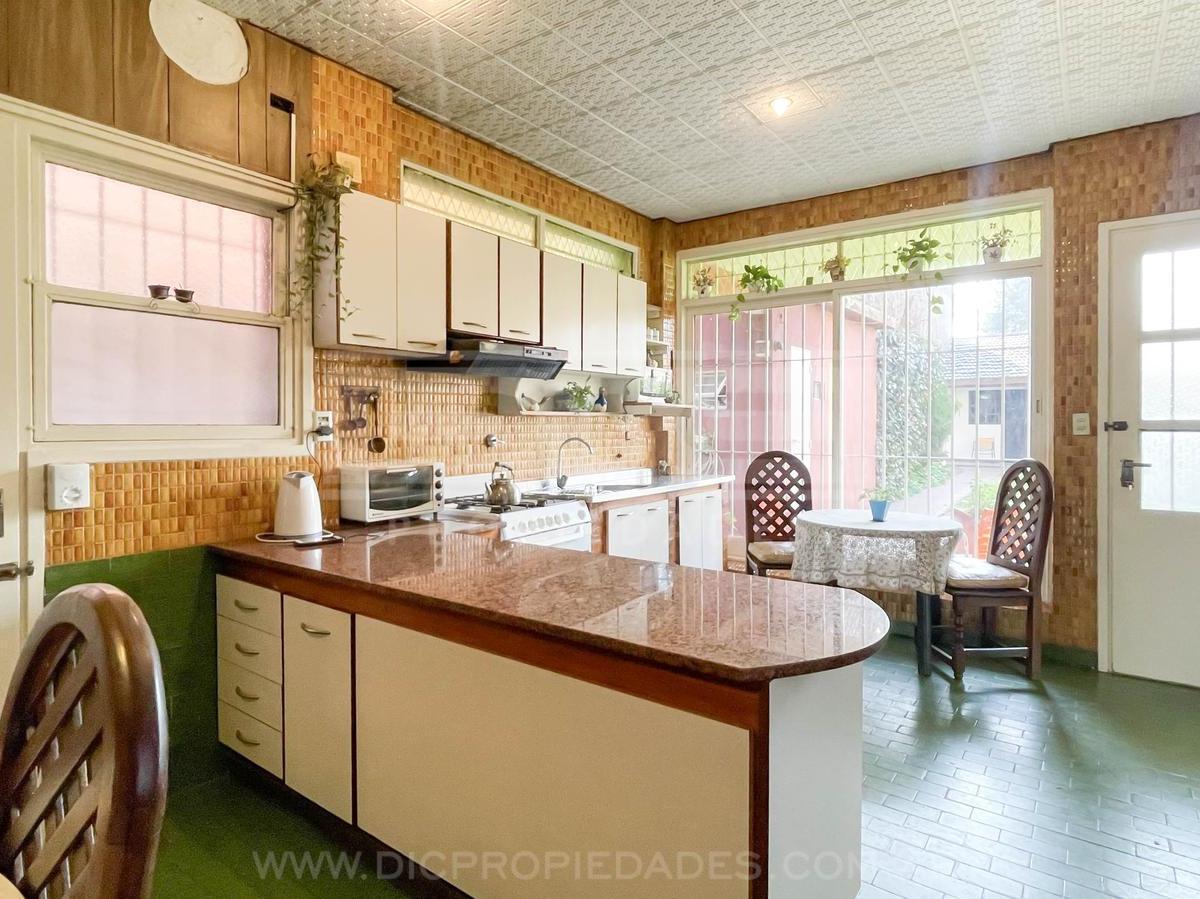 Casa 4 Dorm. Venta - Florida Mitre/este 2